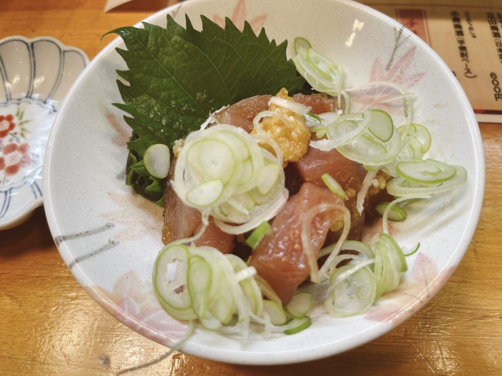 まねき屋 にんにくまぐろ