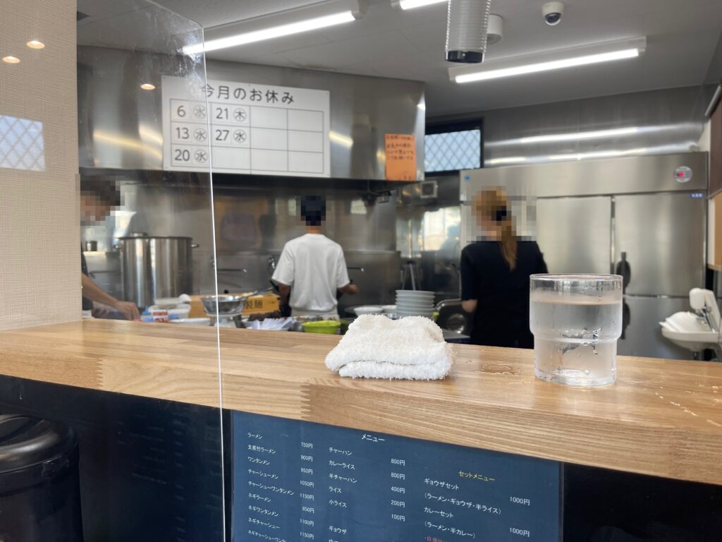 小田原 らーめん いしとみ 店内厨房