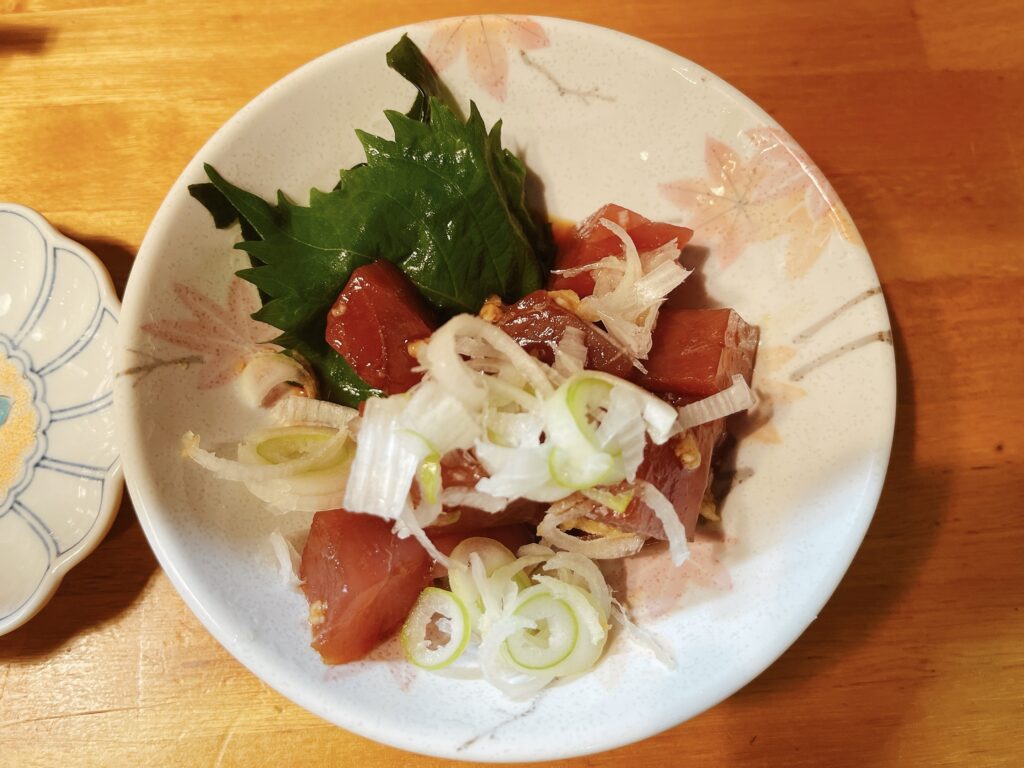 まねき屋 にんにくまぐろ