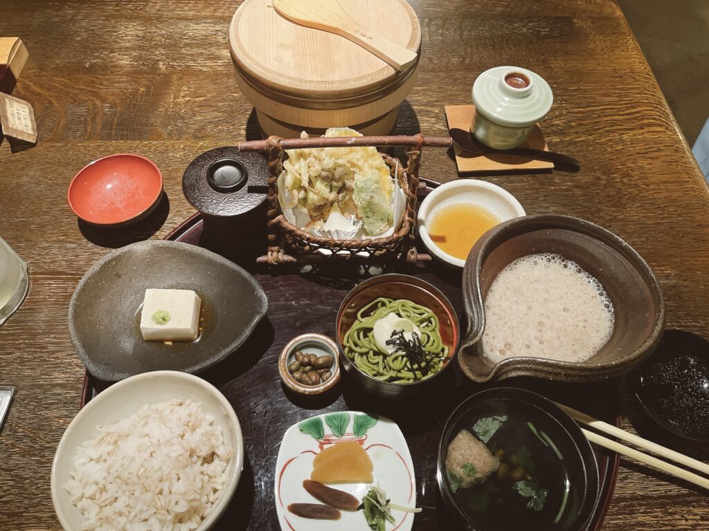 天山湯治郷 食事処 山法師