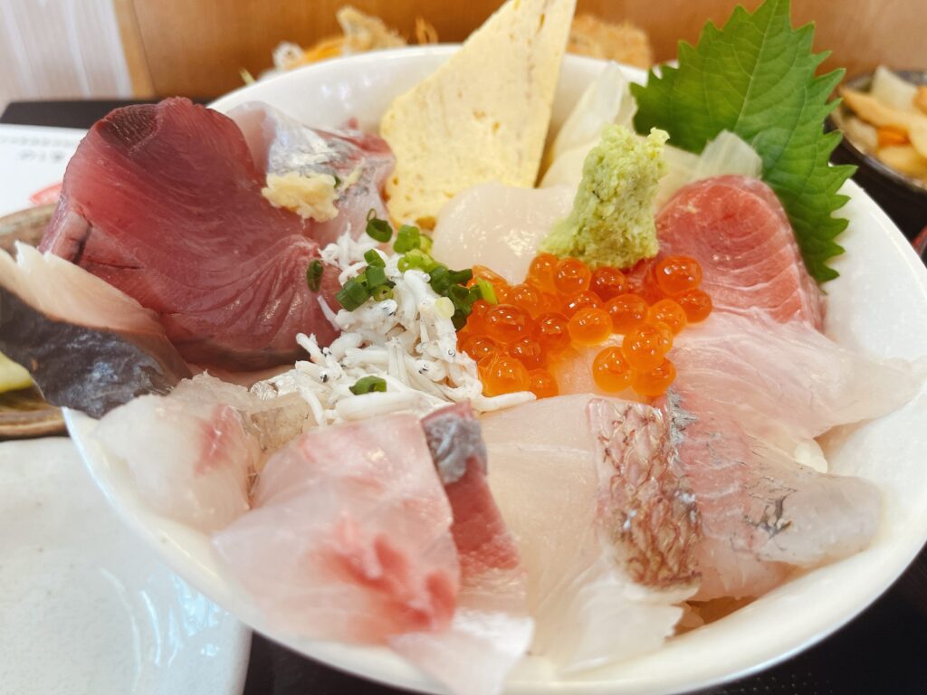 海鮮どど丼 めし屋 やまや